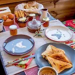 Village Retreats - Mountain Escape Chalet *