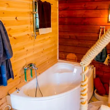 Kedra Village Retreats - Mountain Escape Chalet Martoraiika